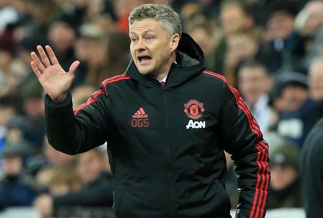 Thua Barcelona trên sân nhà, HLV Solskjaer vẫn nói 'cứng' HLV Ole Gunnar Solskjaer lạc quan dù M.U thua Barcelona ngay trên sân nhà.