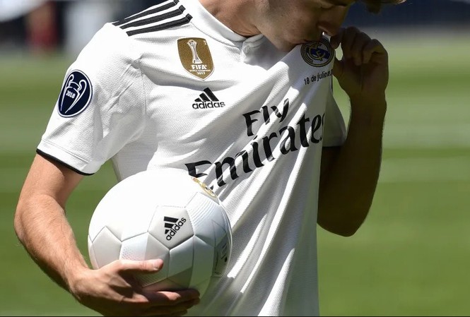 Real Madrid hoàn tất thương vụ 'bom tấn' trị giá 1,6 tỷ euro Adidas vừa gia hạn hợp đồng tài trợ thêm 12 năm với Real Madrid.