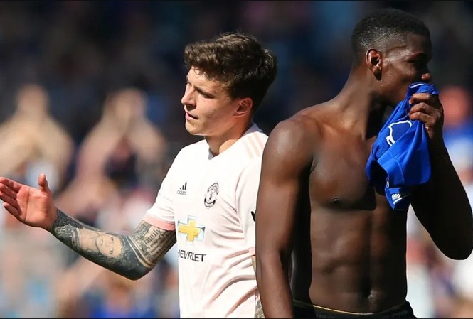 Tiết lộ: Phòng thay đồ M.U hỗn loạn sau trận thua Everton Phòng thay đồ M.U lúc này "loạn" chẳng kém thời Mourinho.