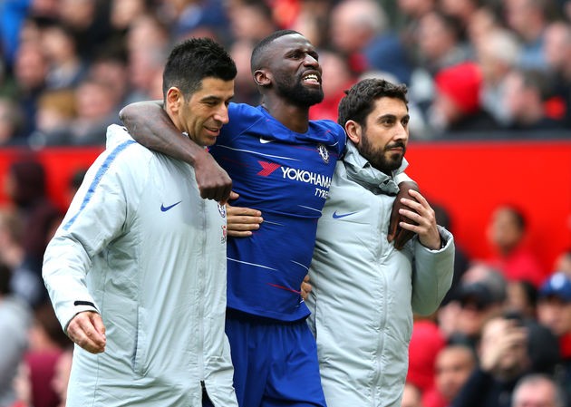 Chelsea nhận liền 2 tin dữ trước đại chiến với Frankfurt Antonio Rudiger dính chấn thương nặng và phải nghỉ hết mùa giải.