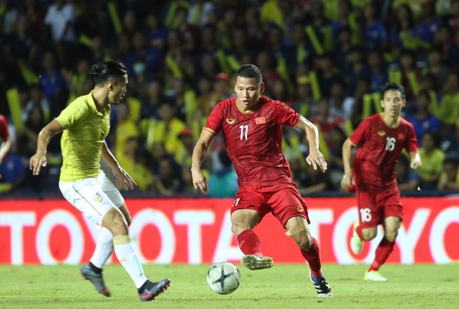 Hạ Thái Lan, tuyển Việt Nam thẳng tiến trên bảng xếp hạng FIFA Anh Đức ghi bàn duy nhất giúp Việt Nam hạ Thái Lan.