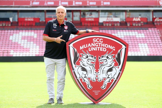 Cựu HLV U23 Thái Lan chính thức dẫn dắt CLB của Văn Lâm HLV Alexandre Gama chính thức dẫn dắt Muangthong United.