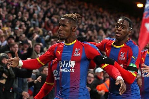 Lý do bất ngờ khiến Arsenal mãi không thể mua Zaha Vì đã mất Wan-Bissaka, Crystal Palace không muốn mất thêm Wilfried Zaha.