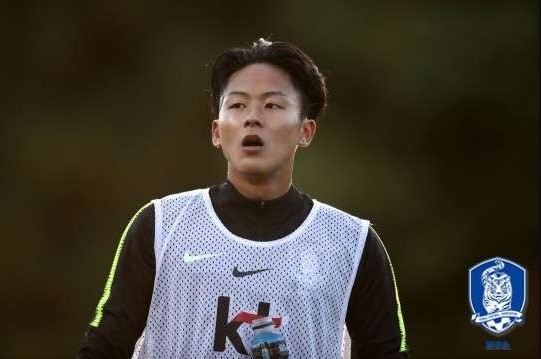Sint-Truidense chiêu mộ 'Messi Hàn Quốc', Công Phượng gặp khó Lee Seung-woo trên đường gia nhập Sint-Truidense.