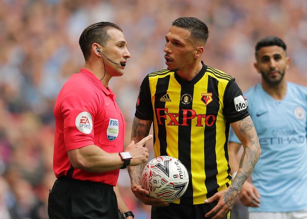 Lộ diện cầu thủ chơi xấu nhất Ngoại hạng Anh Jose Holebas đã trận tổng cộng 39 thẻ vàng tại Premier League.
