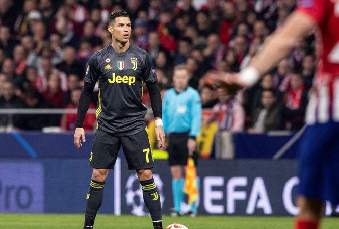 Ronaldo sở hữu đặc quyền sút phạt ở Juventus? Cristiano Ronaldo từng là chuyên gia sút phạt khi còn khoác áo Real Madrid.