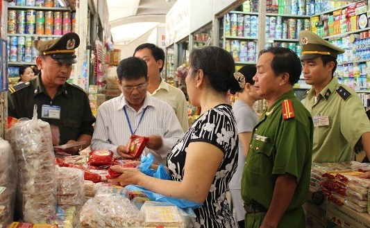 Nhiều quận nội thành Hà Nội có thứ hạng thấp về an toàn thực phẩm An toàn thực phẩm luôn là vấn đề "nóng" của Hà Nội trong thời gian qua
