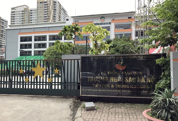 Hà Nội yêu cầu làm rõ nhà sàn, sân tennis “mọc” trong trường học Hà Nội yêu cầu làm rõ về công trình xây dựng trái phép, sử dụng sai mục đích tại Trường Ngôi sao Hà Nội thuộc địa bàn bàn phường Nhân Chính.