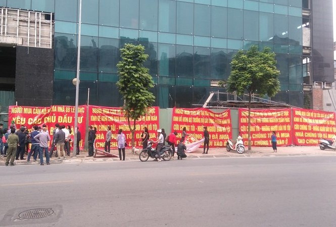 Khách hàng dự án 8B Lê Trực lại kéo đến đòi nhà Người mua nhà kéo đến đòi nhà tại dự án 8B Lê Trực