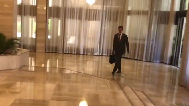 Tổng thống Syria ung dung đi làm sau vụ không kích Ông Assad vẫn đến nhiệm sở sau cuộc không kích của liên quân (Nguồn: RT)