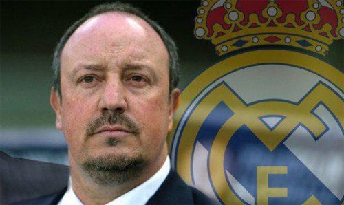 Real tính chuyện sa thải Benitez ngay tuần này Benitez hiểu rằng thất bại 0-4 trước Barca là kết quả khó chấp nhận với bất kỳ CĐV Real nào. Ảnh: Reuters