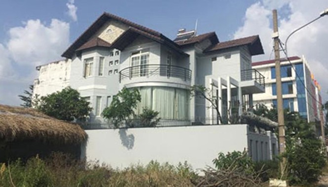 Đại gia khóc ròng vì thú chơi biệt thự Khu dân cư Bắc Rạch Chiếc, nơi có nhiều đại gia khóc ròng vì những căn biệt thự tiền tỉ.