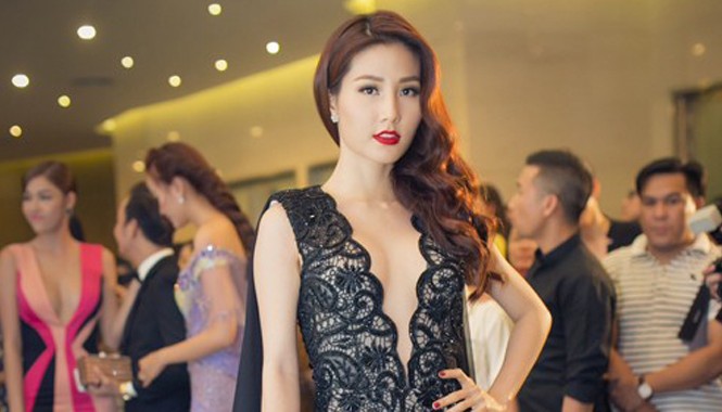 Diễm My 9X 'nghiện' váy xuyên thấu, khéo khoe đường cong Chăm lựa chọn trang phục gợi cảm với chất liệu xuyên thấu, Diễm My 9X luôn là tâm điểm mỗi khi xuất hiện trong các sự kiện.