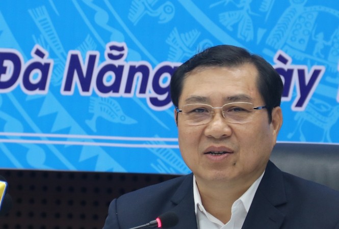 Chủ tịch Đà Nẵng kêu gọi người dân cổ vũ bóng đá 'có văn hóa' Ông Huỳnh Đức Thơ, Chủ tịch UBND TP Đà Nẵng. Ảnh: Nguyễn Thành