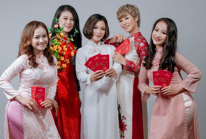 20 nghệ sĩ Đà Nẵng làm MV ca nhạc cộng đồng tết đoàn viên. 20 nghệ sĩ Đà Nẵng làm MV ca nhạc cộng đồng tết đoàn viên.