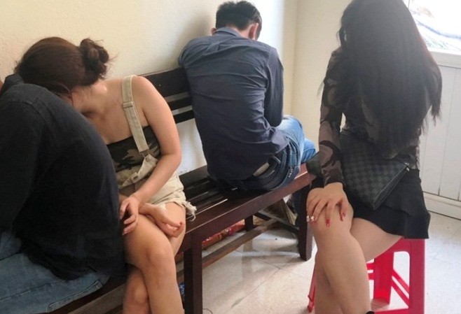 Nhóm nam nữ thuê khách sạn ở Đà Nẵng để chơi ma túy Nhóm thanh niên thuê khách sạn sử dụng ma túy vừa bị Công an quận Sơn Trà phát hiện và bắt giữ. Ảnh CA