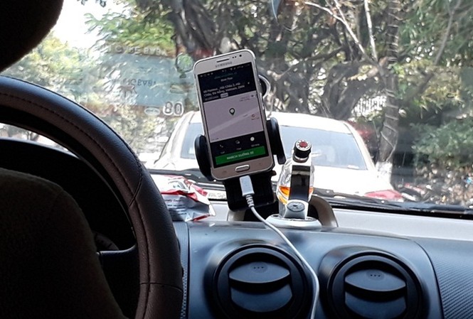 Hiệp hội Taxi Đà Nẵng tính chuyện khởi kiện Grab Xe ô tô sử dụng ứng dụng Grab hoạt động trên địa bàn Đà Nẵng