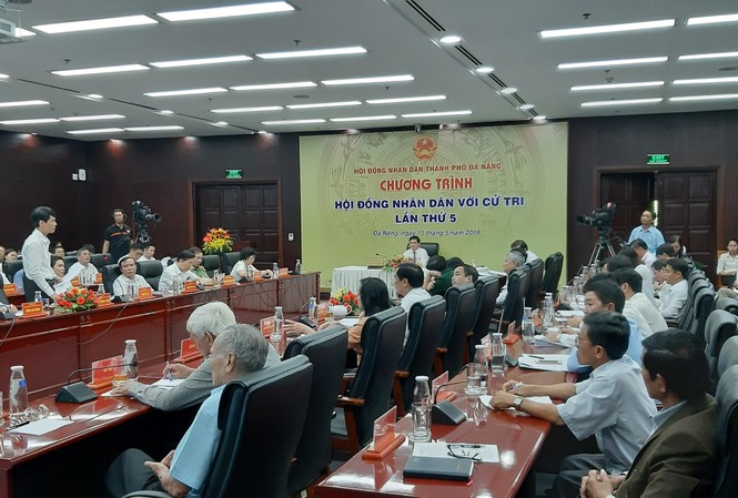 Chủ tịch Đà Nẵng: Một bộ phận cán bộ, lãnh đạo không dám tham mưu gì vì sợ sai Quang cảnh chương trình Hội đồng nhân dân với cử tri lần thứ 5 do HĐND TP Đà Nẵng tổ chức.