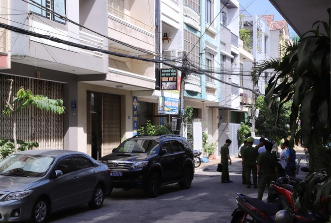 Khám xét nhà ông Trương Duy Nhất liên quan vụ án Vũ 'nhôm' Công an khám nhà ông Trương Duy Nhất tại Đà Nẵng vào chiều 10/6.