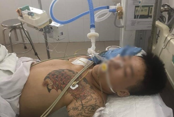 Bị can nhập viện, người nhà vây bệnh viện lúc nửa đêm Bị can Trần Văn Hiền đang được chữa trị tại bệnh viện Đà Nẵng.