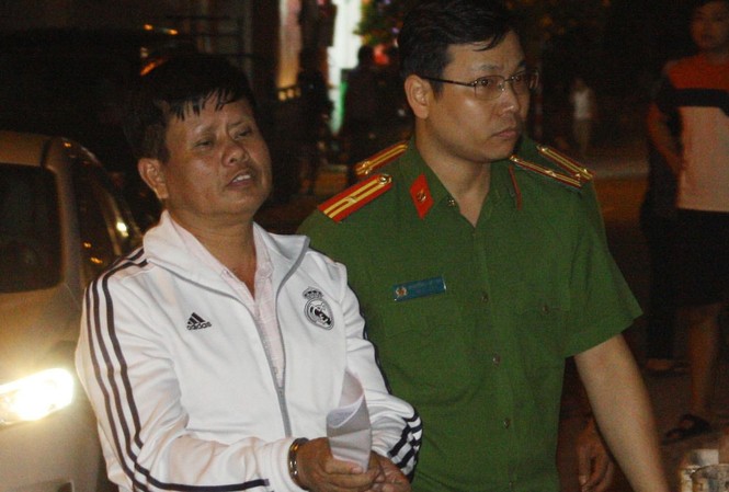 Gọi “đàn em” đập phá quán nhậu vì không chịu mua đá lạnh Đối tượng Mai Xuân Tú bị công an bắt giữ để tiếp tục điều tra làm rõ hành vi vi phạm.