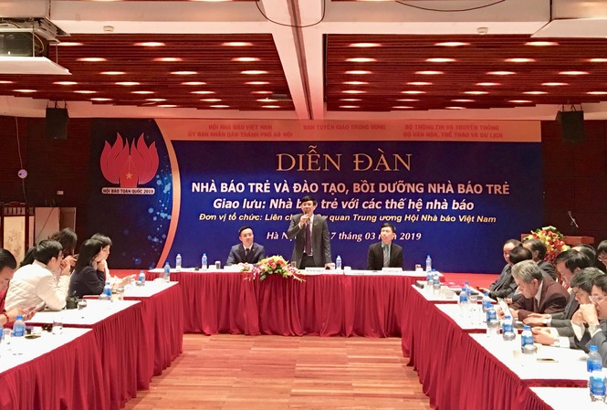 Nhà báo trẻ cần trang bị gì thời công nghệ 4.0? Nhà báo Hồ Hồ Quảng Lợi, Phó Chủ tịch Thường trực Hội Nhà báo Việt Nam phát biểu tại diễn đàn