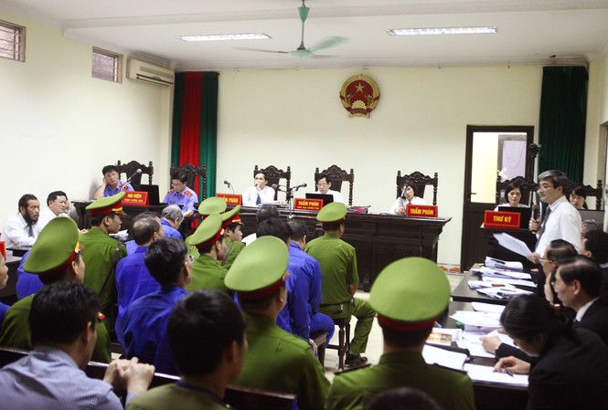 Phúc thẩm vụ Dương Chí Dũng: “Ký nháy cũng có tội?“ Quang cảnh phiên tranh tụng. Ảnh: TTXVN