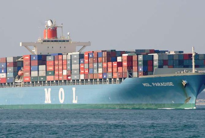 Tàu chở hàng đâm nhau, 11 thuyền viên mất tích Một tàu chở container gần Hong Kong (Trung Quốc)