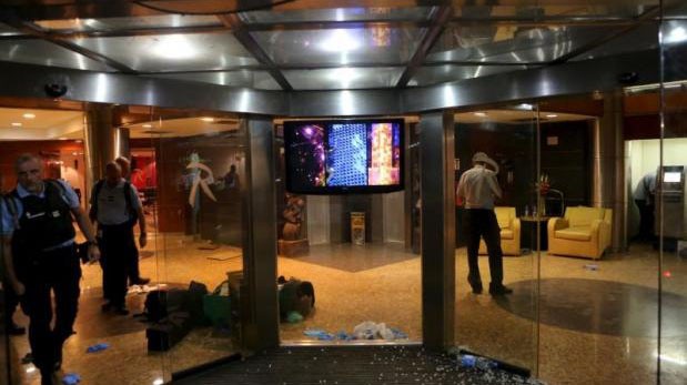 Mali để Quốc tang 3 ngày sau vụ tấn công khách sạn Bên trong khách sạn Radisson Blu, nơi vừa xảy ra vụ tấn công và bắt giữ con tin