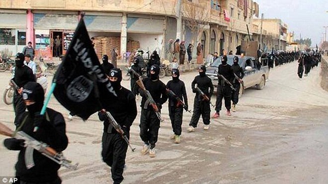 IS thả chó ăn thịt chỉ huy Đội quân của IS tại Raqqa, Syria