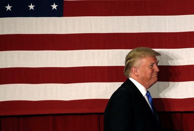 Ứng viên Tổng thống chuẩn bị ‘đấu khẩu’ với Sanders Ông Donald Trump đã chính thức trở thành ứng viên Tổng thống đại diện cho đảng Cộng hoà