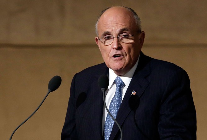 Cựu thống đốc New York: 'Trump là người đàn ông quân tử' Ông Rudy Giuliani, cựu thống đốc New York, một trong những cố vấn hàng đầu của ứng viên Tổng thống Mỹ đảng Cộng hòa Donald Trump