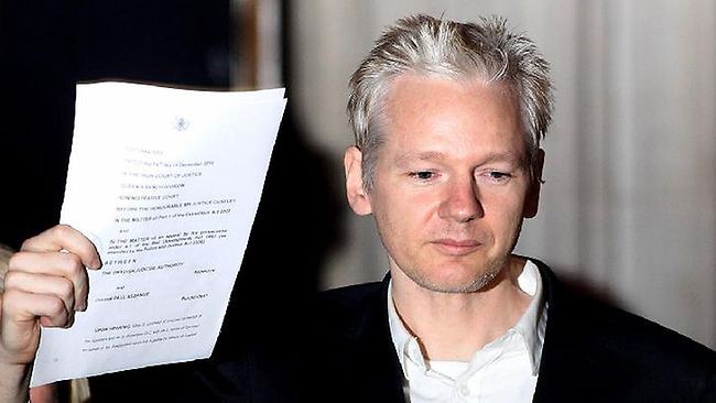Ông trùm WikiLeaks bị cắt internet Ông trùm WikiLeaks Julian Asange bị ngắt mạng internet sau hàng loạt tiết lộ về ứng viên Tổng thống Mỹ Hilllary Clinton