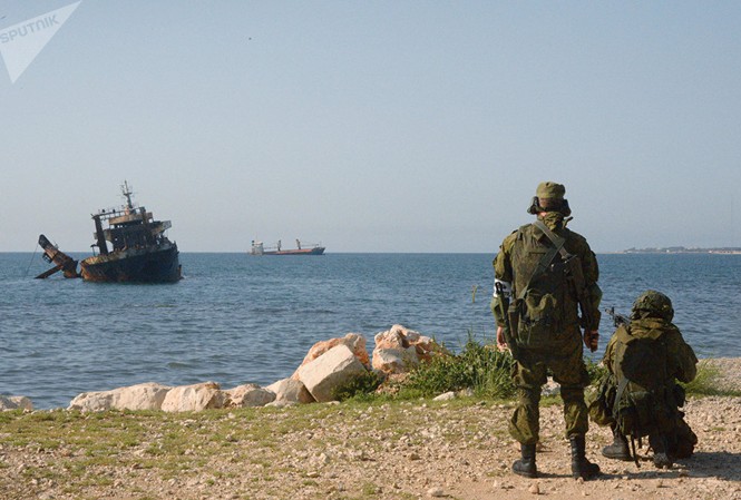 Nga - Syria tập trận bắn đạn thật tại Tartus Cuộc tập trận diễn ra tại cảng quân sự Tartus nằm ở phía tây Syria.