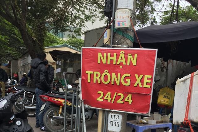 Hầu hết bãi giữ xe ở Hà Nội thu phí gấp 2,3 lần quy định Nhiều điểm trông giữ xe ở Hà Nội chưa thực hiện thu đúng giá quy định.
