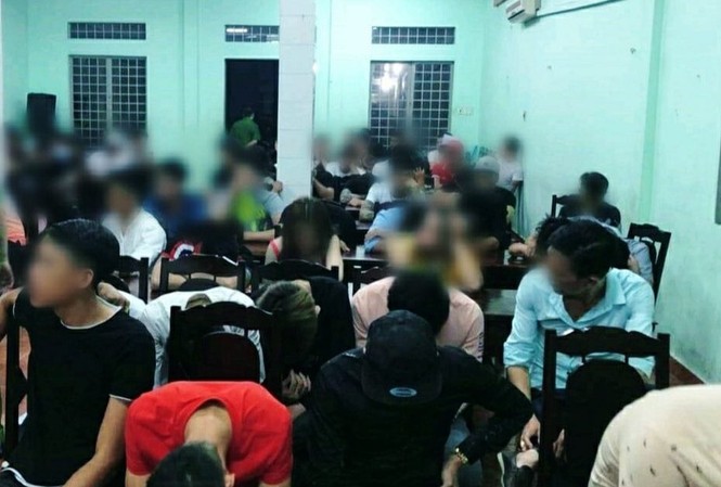 Hàng trăm đối tượng dương tính với ma túy trong quán bar sang nhất Biên Hòa Hàng trăm đối tượng dương tính với ma túy trong quán bar sang nhất Biên Hòa