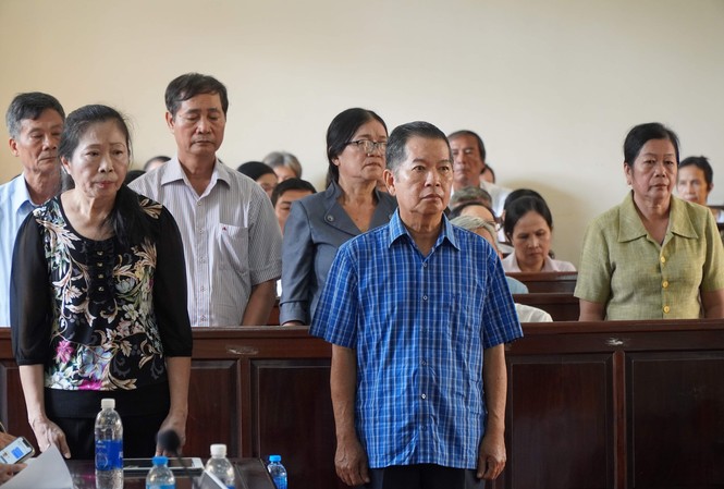Tham ô hơn 78 tỷ đồng cựu giám đốc Công ty xổ số Đồng Nai hầu toà Các bị cáo trong phiên toà