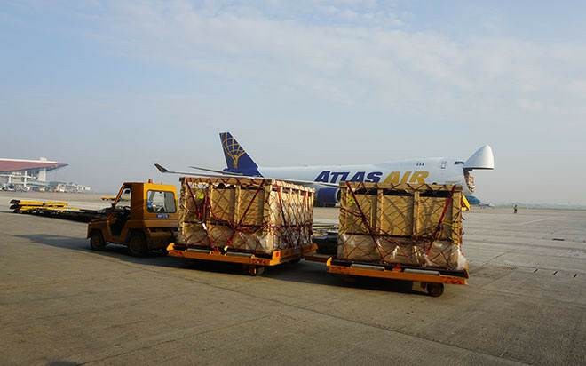Lập tổ điều tra xe đầu kéo đâm chết nhân viên vệ sinh sân bay Xe đầu kéo hoạt động tại sân bay