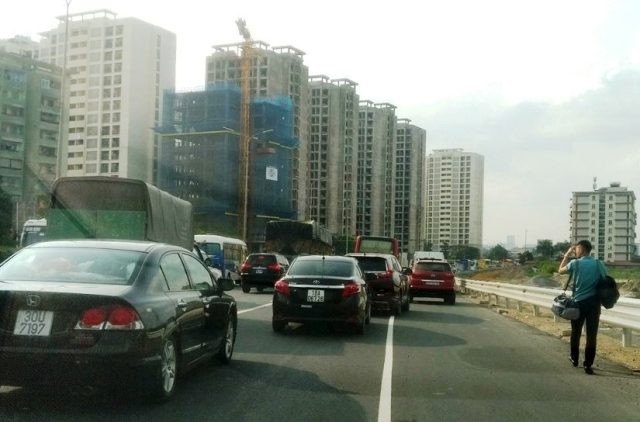 79 người chết vì tai nạn giao thông trong kỳ nghỉ lễ 30/4 Ùn tắc trên tuyến Pháp Vân – Cầu Giẽ chiều 5/1. Ảnh Sỹ Lực