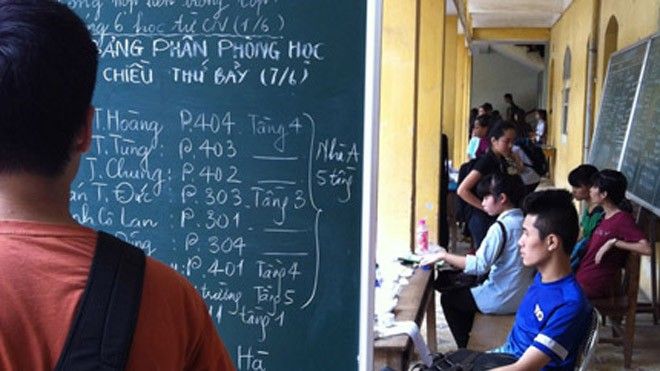 Ôn thi đại học cấp tốc: Lãng phí thời gian, tiền bạc Nhiều ý kiến cho rằng, ôn thi đại học cấp tốc trong giai đoạn nước rút là không hiệu quả. Ảnh: Q.Huy