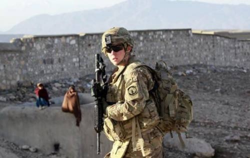 Gần 300 binh sĩ Mỹ tới Iraq để 'bảo vệ công dân Mỹ' Gần 300 binh sĩ Mỹ tới Iraq để 'bảo vệ công dân Mỹ'