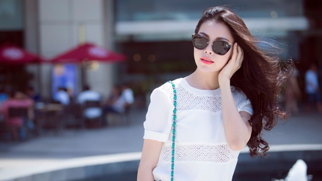 Trà Ngọc Hằng chi mạnh cho hàng hiệu để thoát mác 'thảm hoạ' Trà Ngọc Hằng chi mạnh cho hàng hiệu để thoát mác 'thảm hoạ'