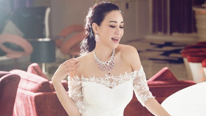 “Nữ thần sexy Châu Á” đẹp rạng rỡ khi khoác áo tân nương “Nữ thần sexy Châu Á” đẹp rạng rỡ khi khoác áo tân nương