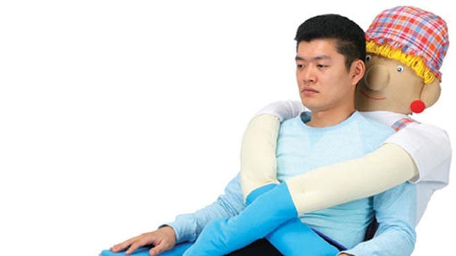 Độc đáo ghế ôm…chống cô đơn Độc đáo ghế ôm…chống cô đơn