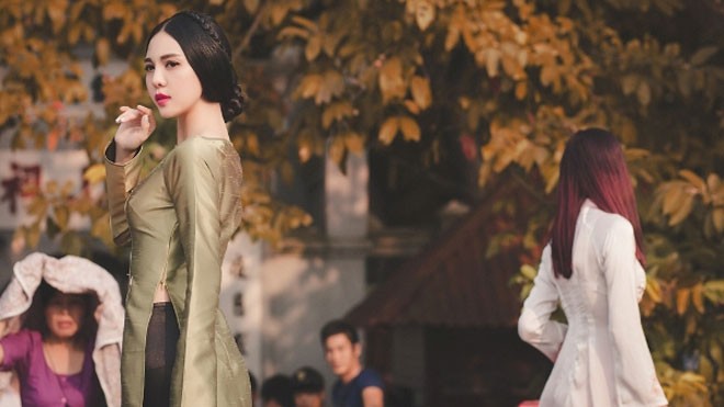 Người đẹp Trà Giang khoe vẻ đẹp trên phố cổ Hà Nội Người đẹp Trà Giang khoe vẻ đẹp trên phố cổ Hà Nội
