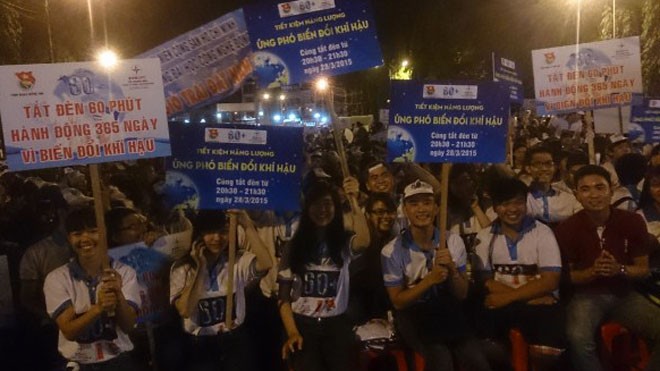 Hàng chục vạn đoàn viên, thanh niên hưởng ứng Giờ trái đất 2015 Đoàn viên thanh niên TP.Biên Hòa (Đồng Nai) với những nhiểu biểu ngữ, khẩu hiệu hưởng ứng Giờ trái đất 2015.
Ảnh Đại Dương
