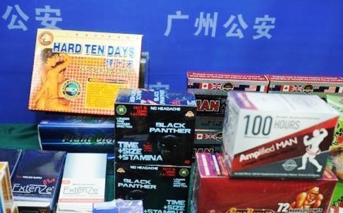 Phá ổ sản xuất thuốc kích dục, kháng sinh giả từ tinh bột Một số sản phẩm bị thu giữ. Ảnh: SCMP