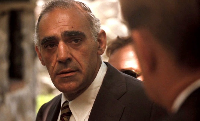 Tài tử phim 'Bố già' qua đời ở tuổi 94 Ông Abe Vigoda trong một cảnh của bộ phim "Bố già" năm 1972.