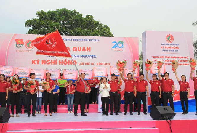 Lao động trẻ TPHCM ra quân chiến dịch 'Lấy chuyên môn phục vụ cộng đồng' Lao động trẻ TPHCM ra quân chiến dịch 'Lấy chuyên môn phục vụ cộng đồng'