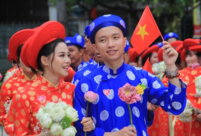 100 cặp cô dâu chú rể hạnh phúc trong lễ cưới tập thể ngày Quốc khánh 100 cặp cô dâu chú rể hạnh phúc trong lễ cưới tập thể ngày Quốc khánh